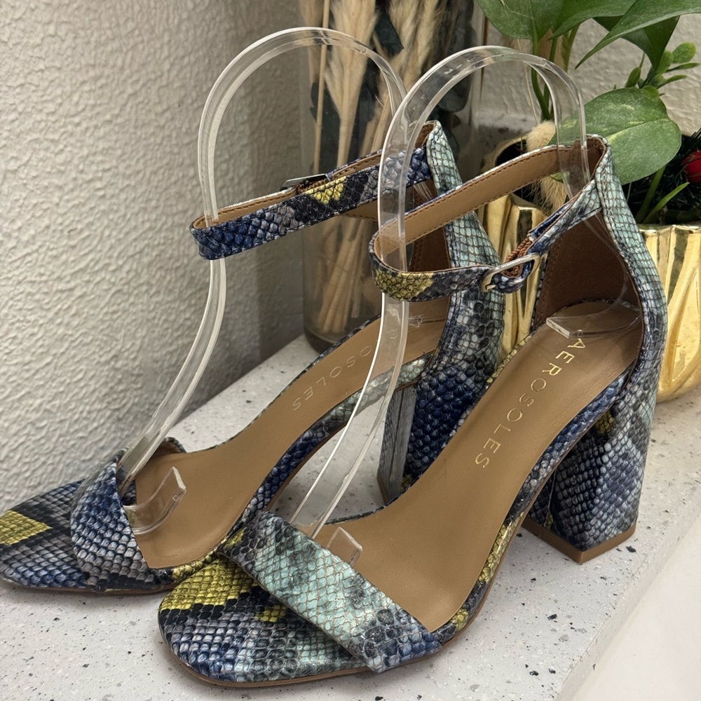 AEROSOLES Blue and Yellow Heels with Chunky Block Heel. Never used.